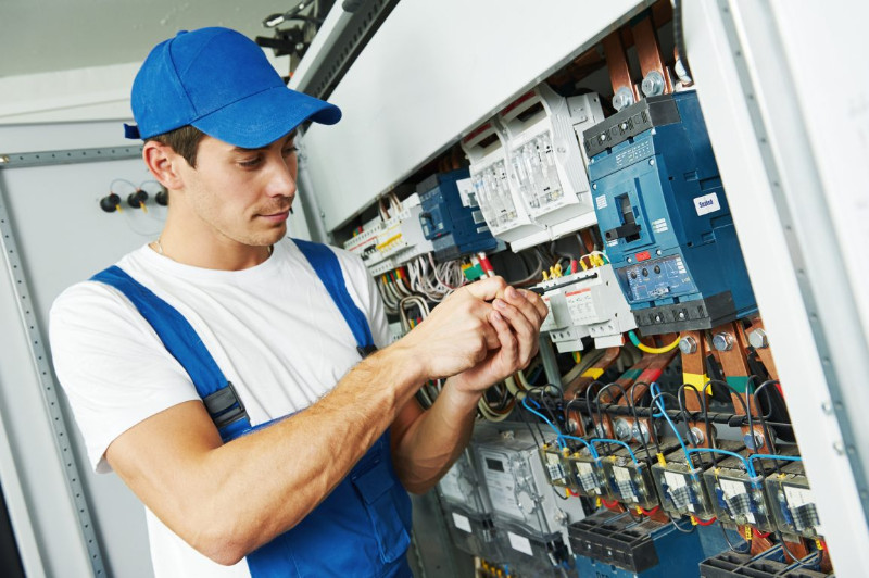 electrician-1154x768